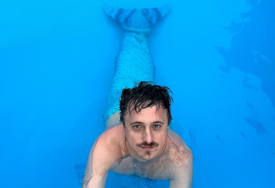 El influencer que la rompe en el canal de streaming Blender y pasa sus vacaciones en Funes